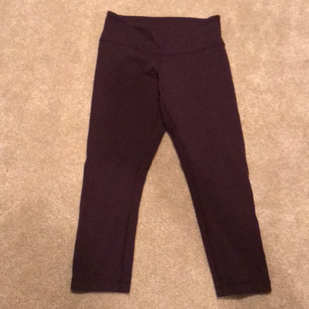 Lululemon Wunder under cropped purple leggings